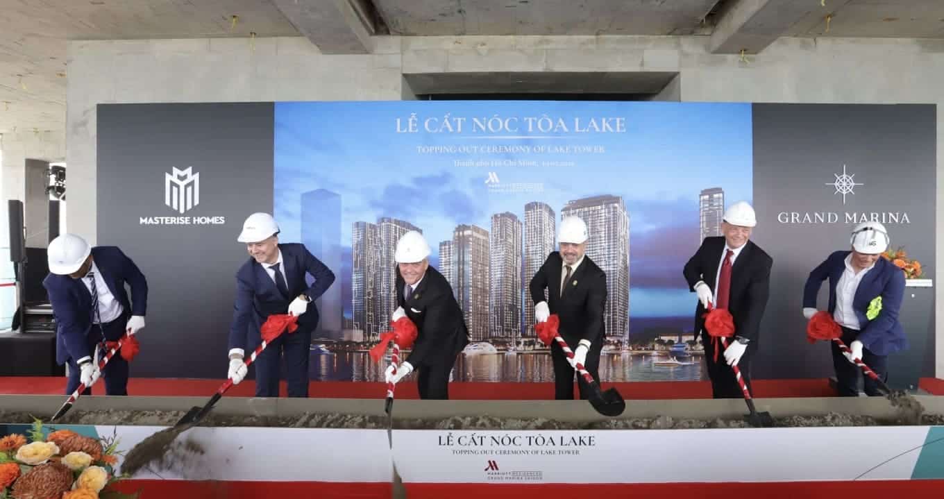 Tòa căn hộ hàng hiệu đầu tiên tại Grand Marina, Saigon được cất nóc